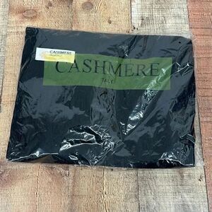 NIB Royal Rossi 100% Cashmere Scarf with Fringe Ends